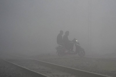 दिल्लीमा असिनापानी सहित वर्षाको चेतावनी,  बाक्लो हुस्सुले दृश्यता प्रतिशत शून्यमा झर्‍यो 