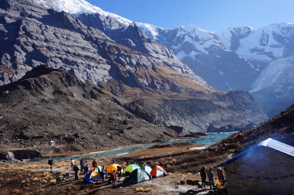 अन्नपूर्ण हिमालको आधार शिविरमा पर्यटक बढेपछि व्यवसायी उत्साहित 