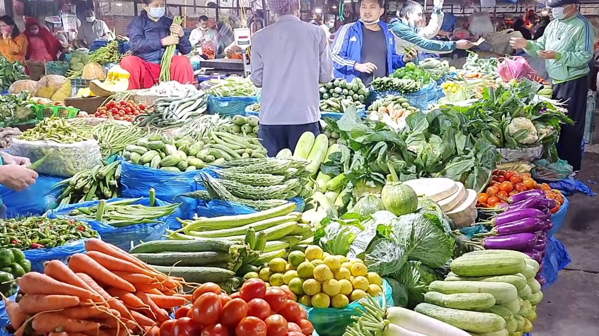 कालिमाटीमा स्थानीय काउली र गोलभेँडा प्रतिकेजी ३० रुपैयाँ,  अन्य फलफूलको मूल्य कति ?