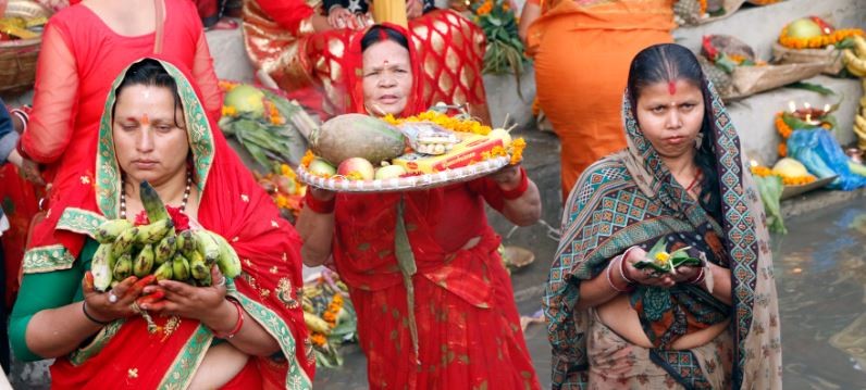 हर्षोल्लासपूर्वक छठ मनाइँदै