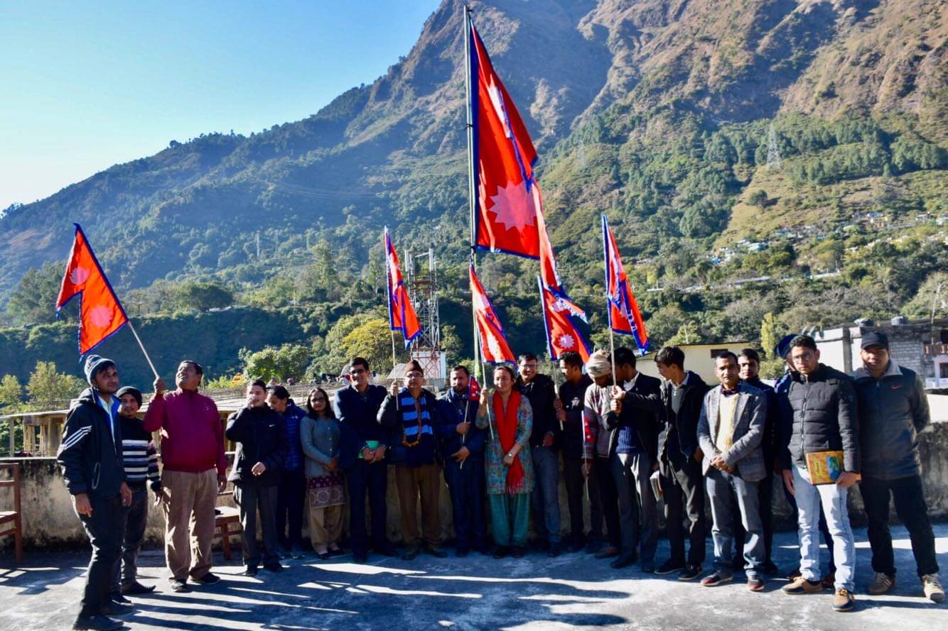 भारतलाई चेतावनी दिँदै खलंगामा राष्ट्रिय झन्डा फहराइयो