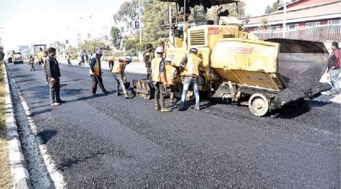 मुख्य सडकमा खाल्डाखुल्डी पुर्ने काम तीव्र