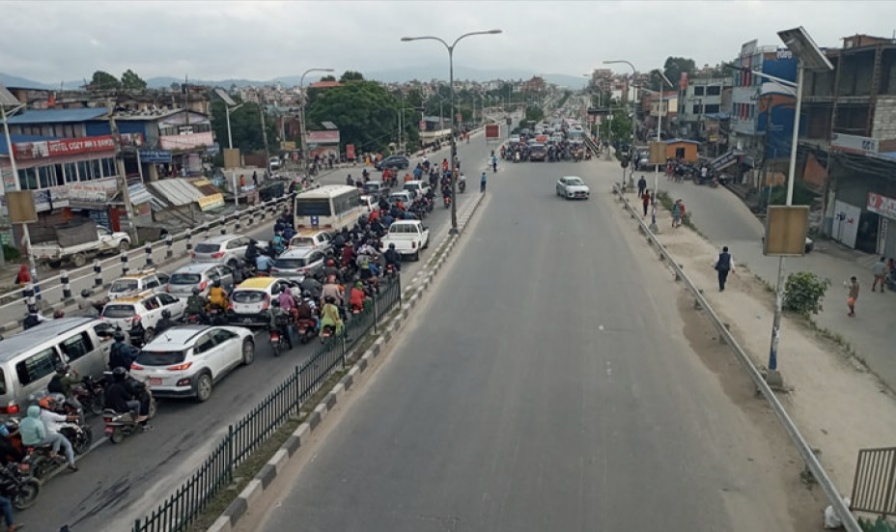 काठमाडौंमा चलहपहल बढ्यो, पसलहरु खुल्न थाले