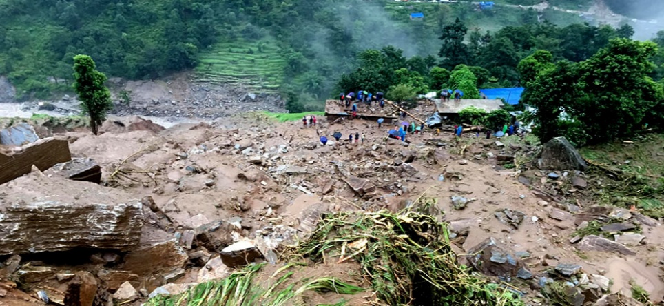 सिन्धुपाल्चोकमा पहिरोले १८ घर पुरिदा सबै बेपत्ता