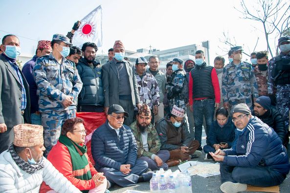 एमसीसीविरुद्ध नारा लगाउँदा किन झस्किए प्रचण्ड?