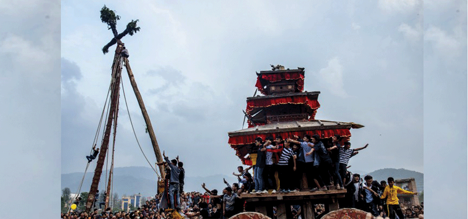 प्रशासनद्वारा बिस्केट जात्रा मनाउन रोक, स्थानीयवासीद्वारा विरोध