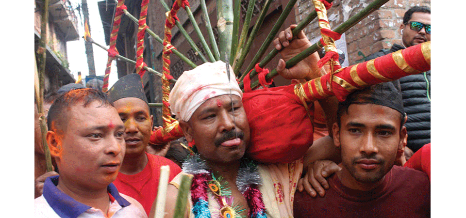 बोडेमा जात्रा नरोकिने, आठौँ पटक बुद्धकृष्णले जिब्रो छेड्ने