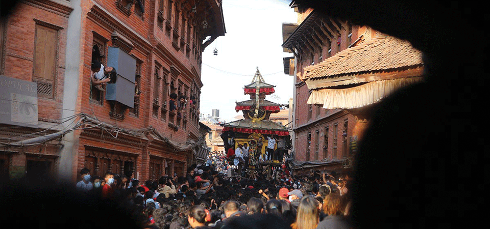 महालक्ष्मीमा लिङ्गो उठाएसँगै जात्रा शुरुः मध्यपुरथिमिमा चार दिन सार्वजनिक बिदा