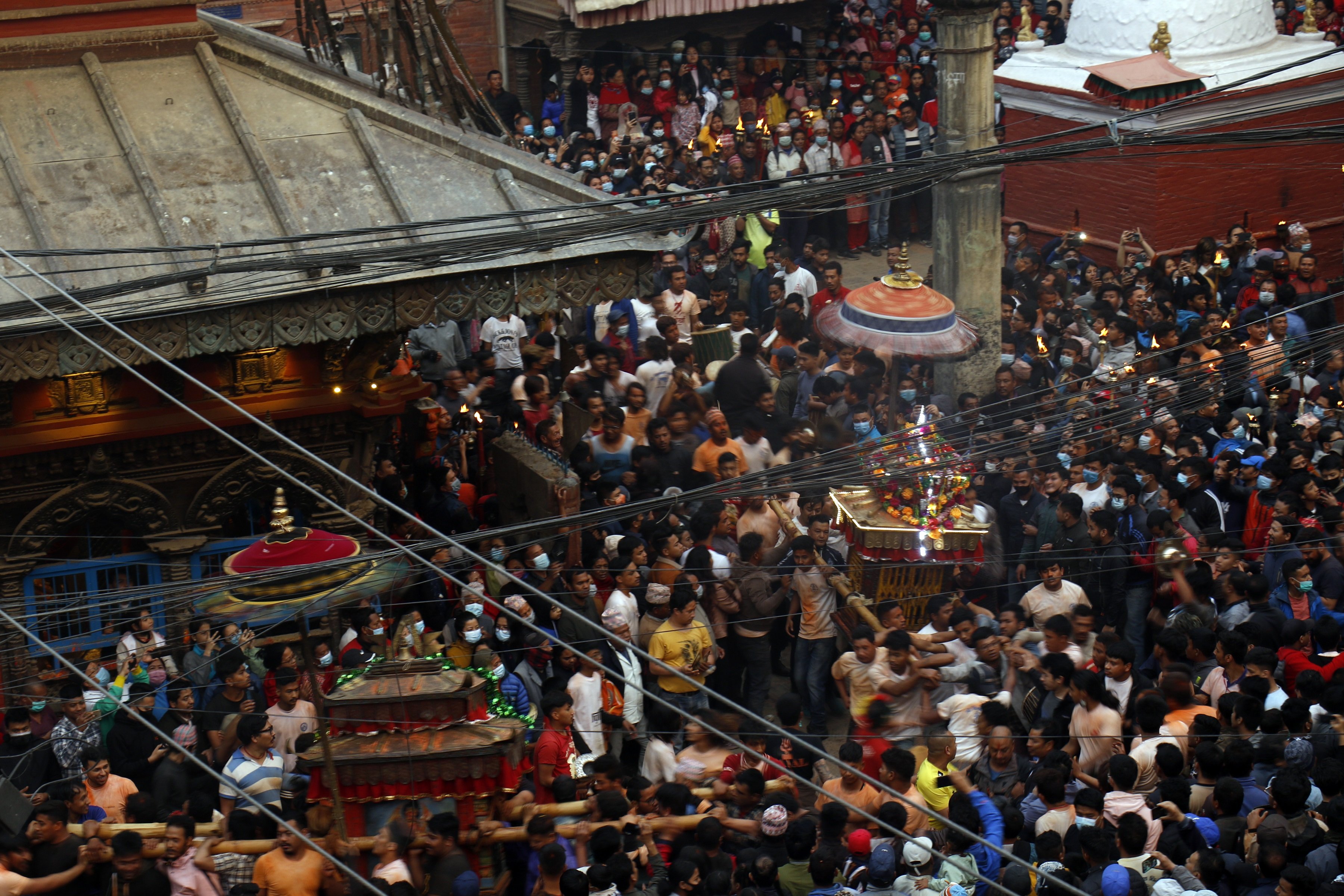 जात्रामय बन्यो भक्तपुर र थिमि, बिस्का जात्रामा हजारौँको भीड