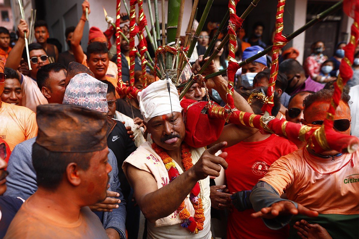 जिब्रो छेडी टोलटोल घुमे बुद्धकृष्ण