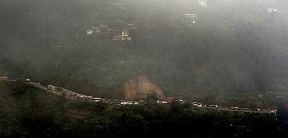 धादिङमा पहिराले ट्रक पुरिँदा दुईको मृत्यु, चारवटा सवारी साधन क्षति